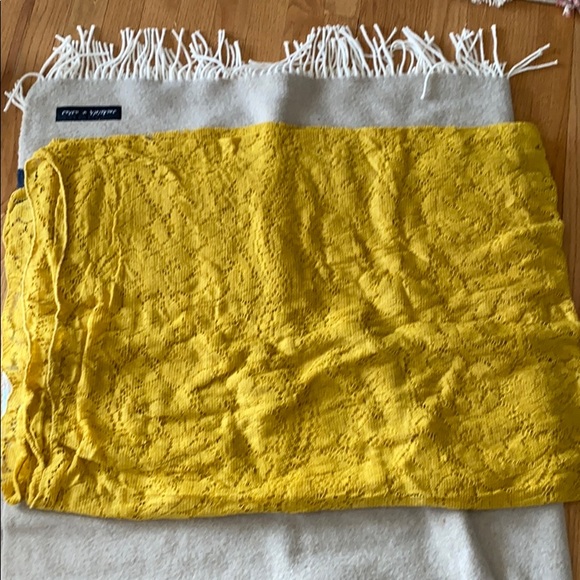 Vintage lace fabric. Mustard. - Picture 2 of 3